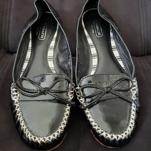 Coach Junie Black Patent Leather Flats Size 6 - Picture 1 of 10